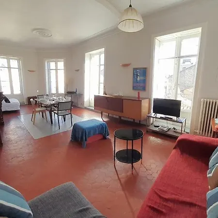 Les 7 Balcons, Comedie-corum-gare, Parking, Spacieux Lumineux Haussmannien
