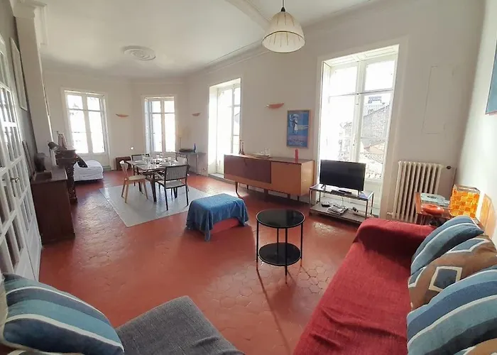 Les 7 Balcons, Comedie-corum-gare, Parking, Spacieux Lumineux Haussmannien